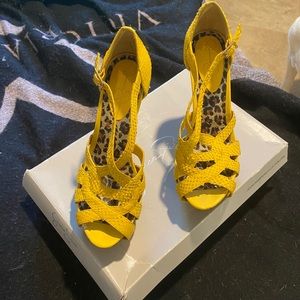 Jessica Simpson hello platform heels